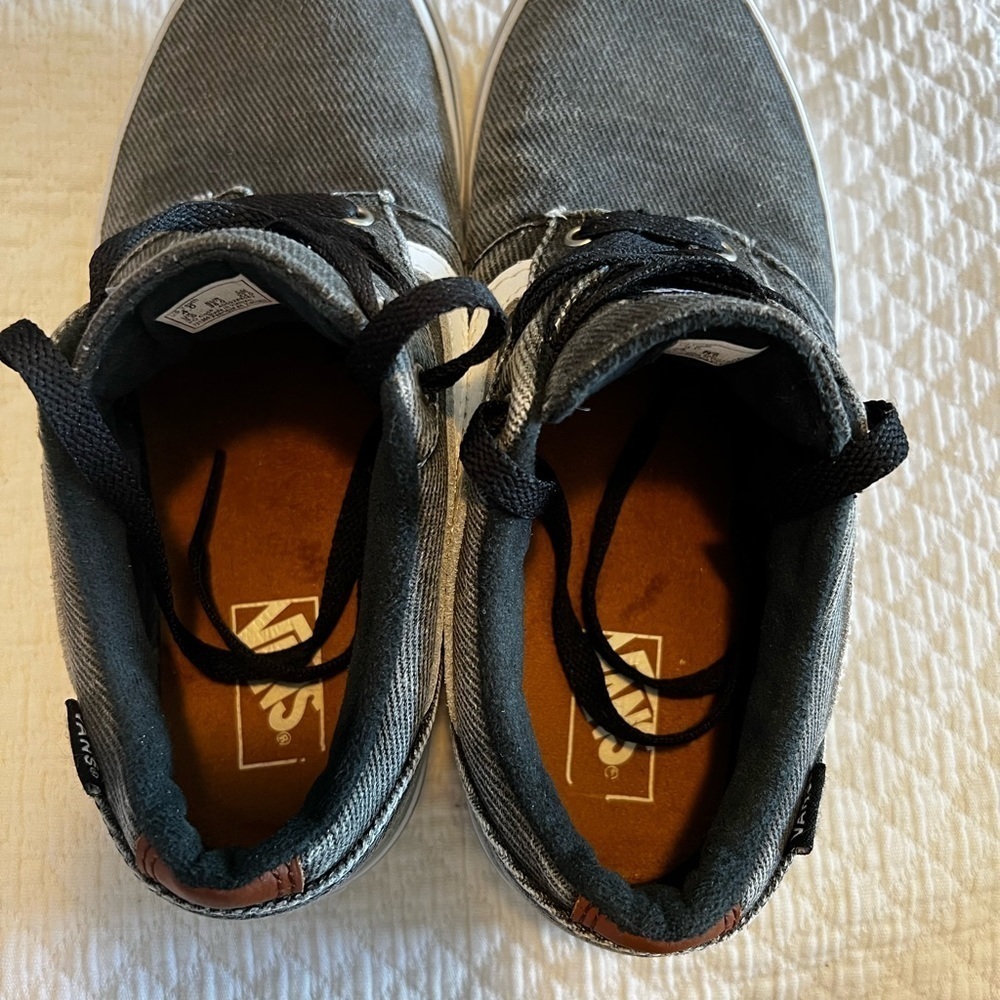 Vans in denim. Size 4 for kids. Like new condition. Stonewashed black. - Picture 2 of 7